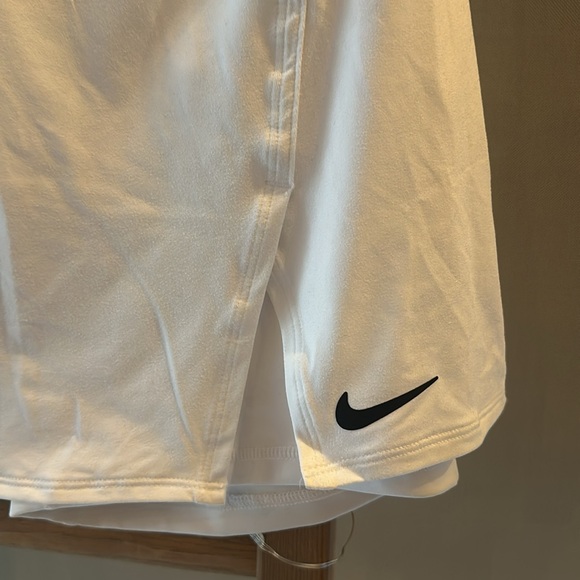 WHITE NIKE SKORT - Picture 2 of 8